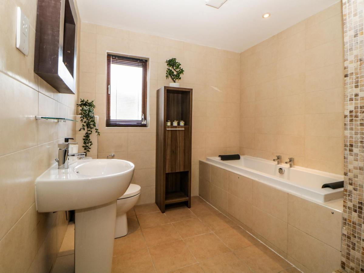 Iroko Villa Torpoint Exterior foto